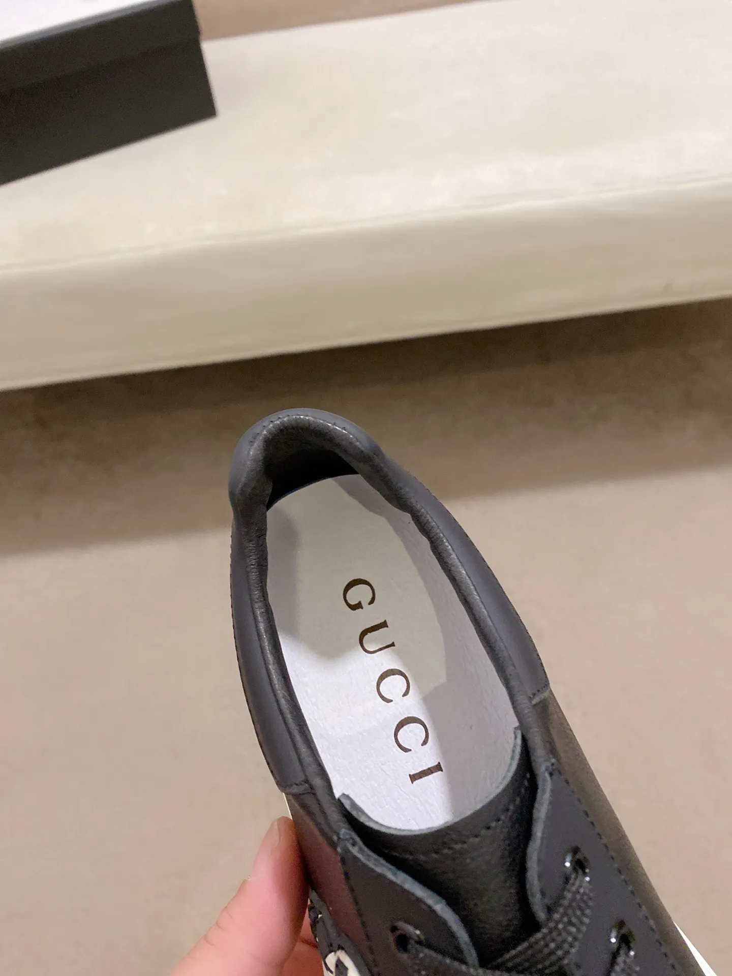 Men's clothing and shoes💰:440💰 (GUCCI) The latest model from the official website🎁🎁Casual and fashionable men's shoes👟, hot style💥The version is simple and elegant, exclusive for trendy men. Unique latest brand elements from the official website👑Original Gucci decoration, fashionable and generous, the fabric is original cowhide ✅Sheepskin lining, the official website specifies wear-resistant casual outsole, the classic model is taken in kind at the counter🎬38-44 (45 is custom-made and cannot be returned or exchanged)
